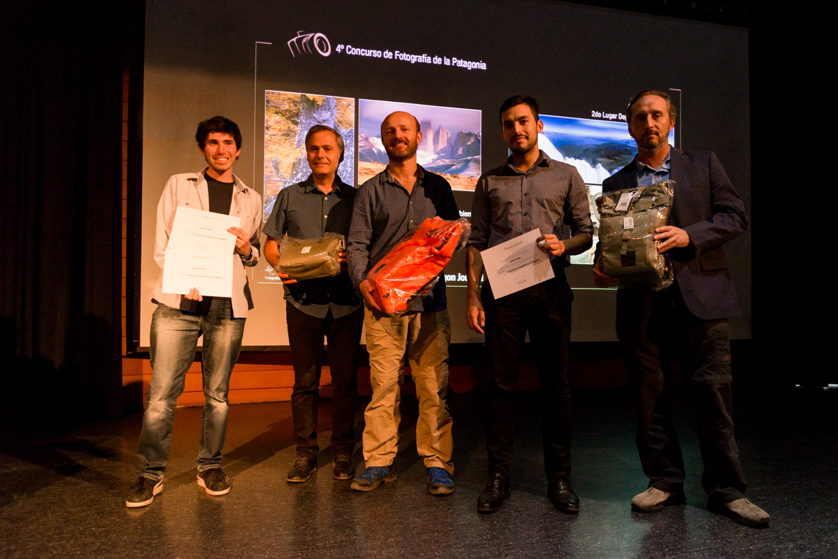 Some of the winning photographers with Pablo Valenzuela, Jean Paul de la Harpe and Andres Caques of Cuarto Digital. 