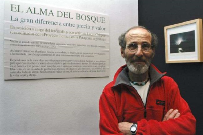 Lucas Chiappe es un fotógrafo, autor, periodista, agricultor y ecologista argentino que vive en El Bolsón desde 1976