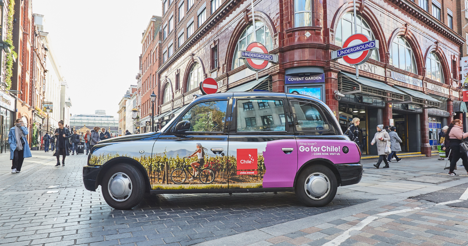 En Londres, 100 taxis circularon durante un mes promocionando Chile como destino ideal para el turismo de aventura. Foto: Chile Travel