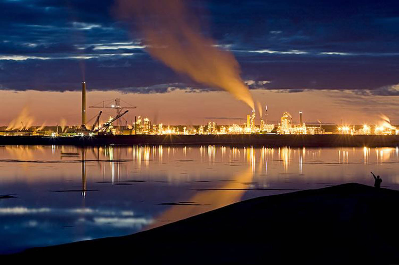 Una refinería de arena petrolífera canadiense  © Peter Essick